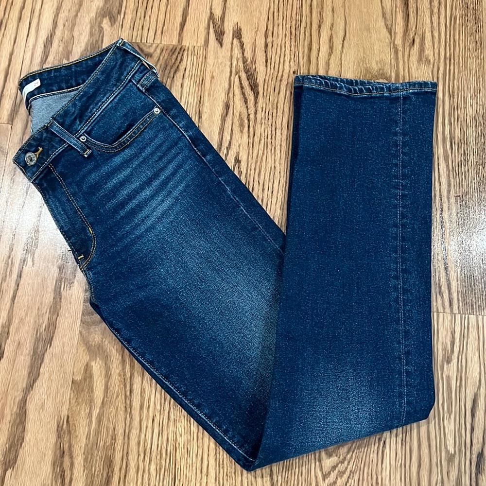 LEVI 714 Straight Blue Jeans.  Size W39 L32